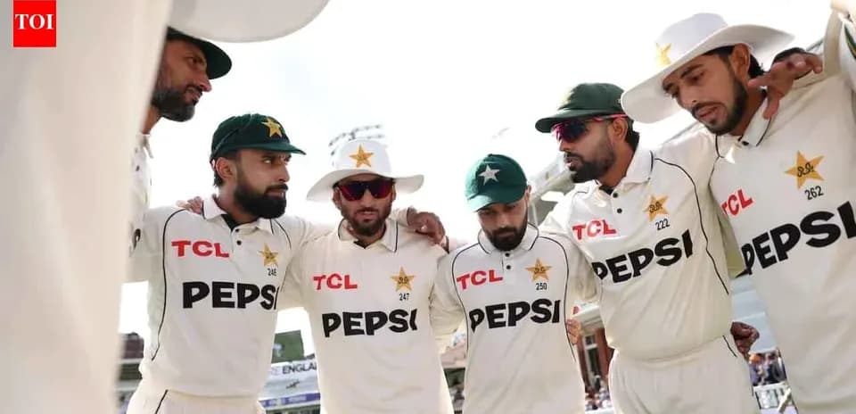 Pakistan cricket team in huddle before match