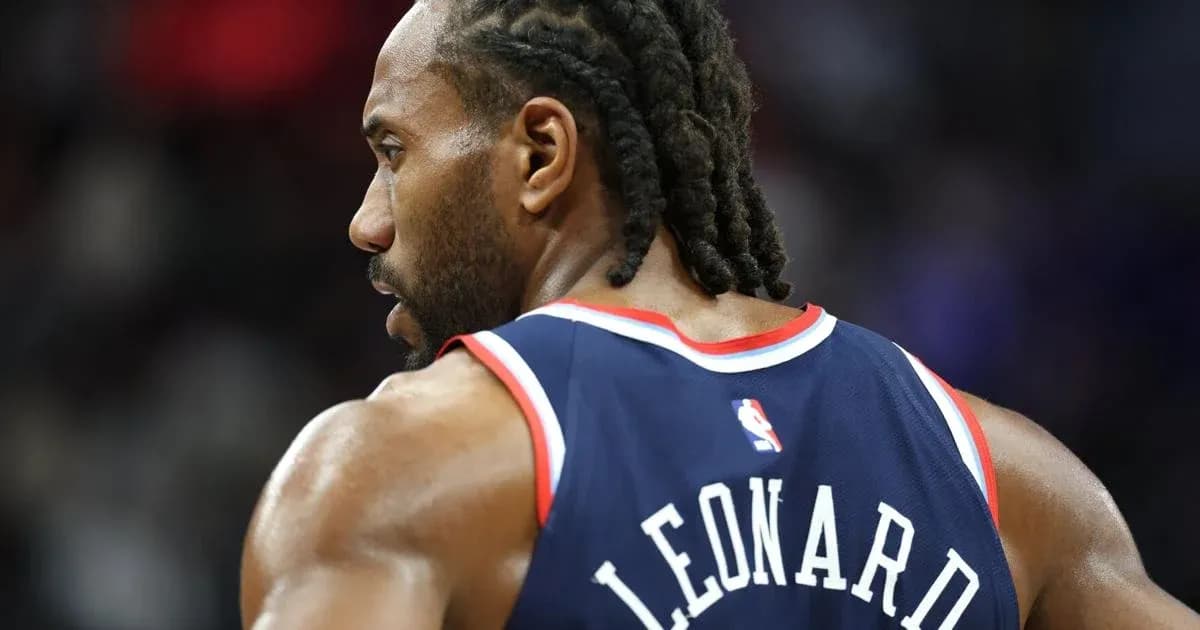 Player in jersey with 'LEONARD' on back