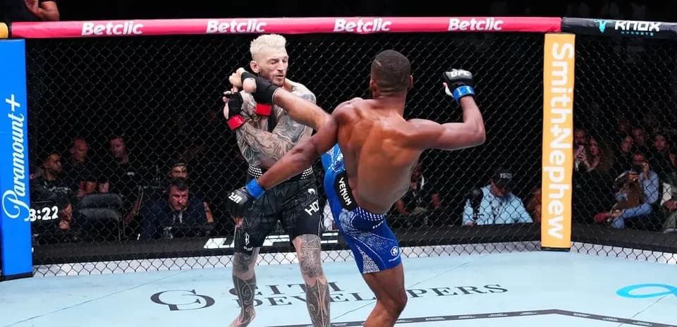 Two fighters engaged in a striking exchange in octagon