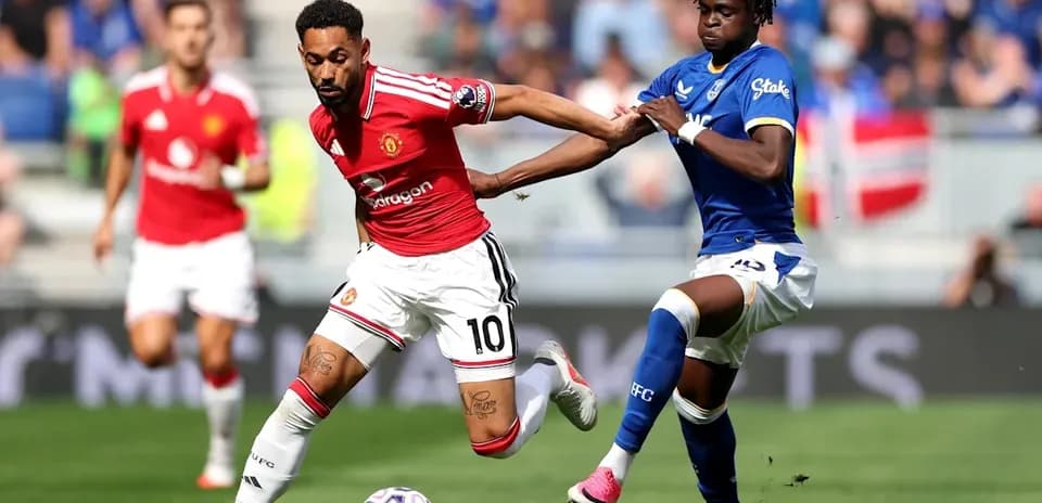 Player dribbling while being challenged during match