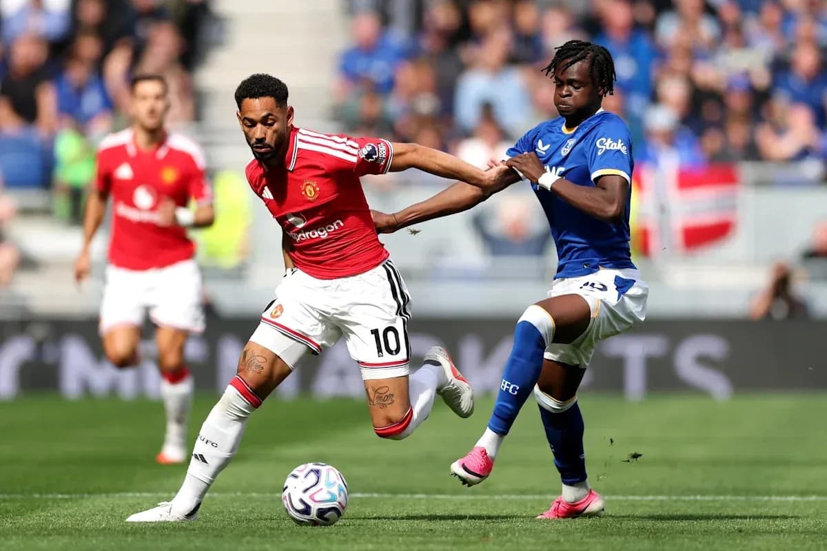 Player dribbling while being challenged during match