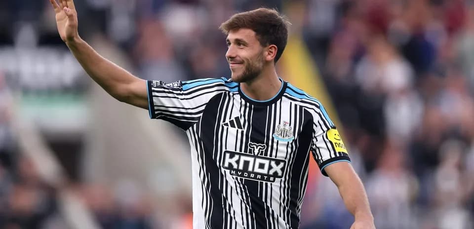 Player waving to fans during Newcastle match