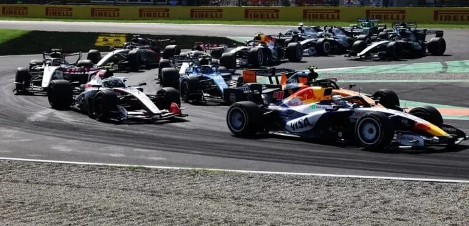F1 cars racing on track during a Grand Prix