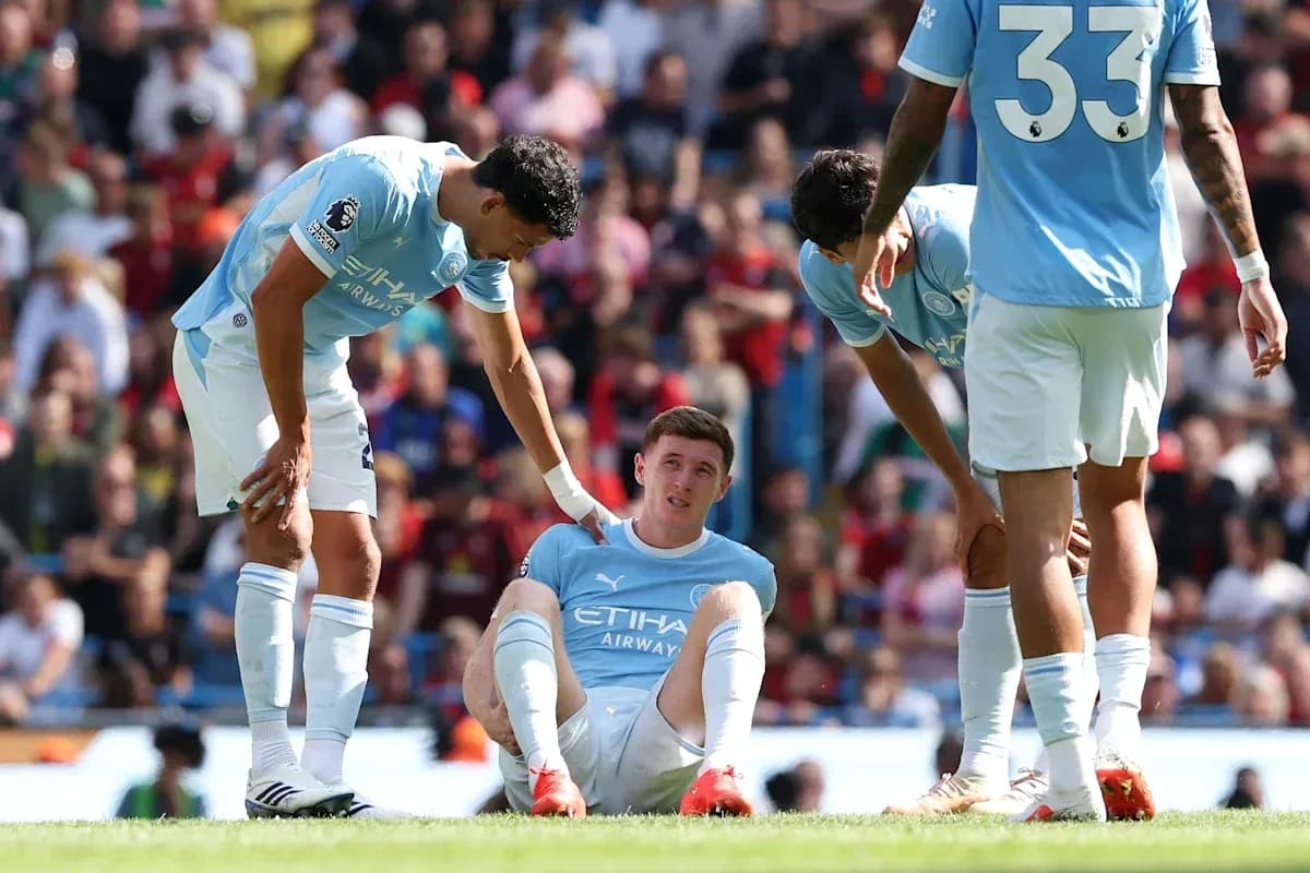 Manchester City players checking on injured teammate