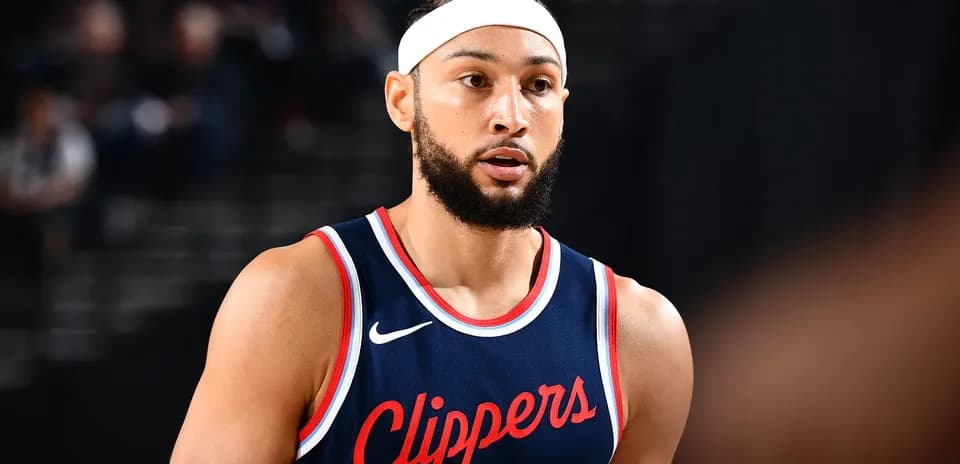 Player wearing Clippers jersey during game