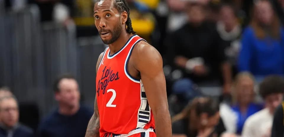 Kawhi Leonard in Los Angeles Clippers uniform during game