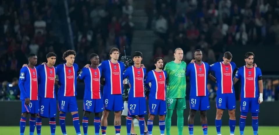 Paris Saint-Germain players standing in line before match