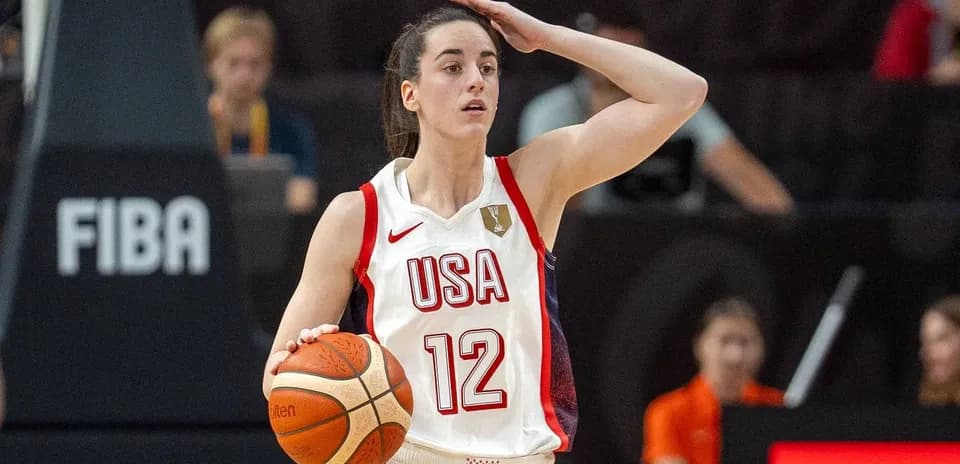 Player signaling during FIBA basketball match