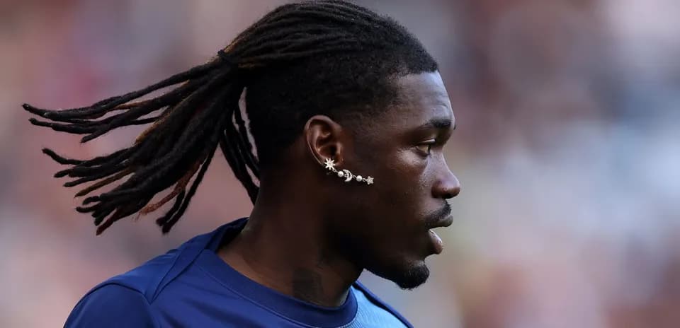 Player with dreadlocks during warm-up session