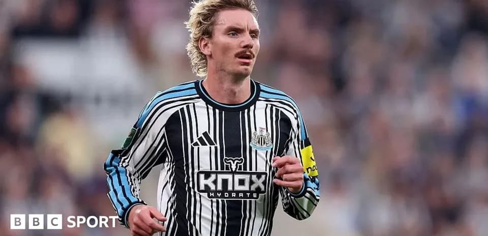 Player running on the field in Newcastle kit