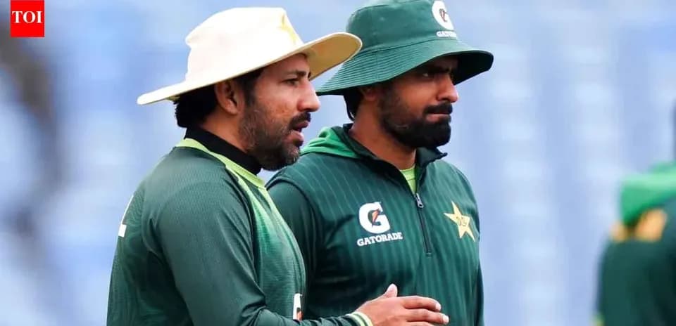 Two Pakistan cricket players in training session