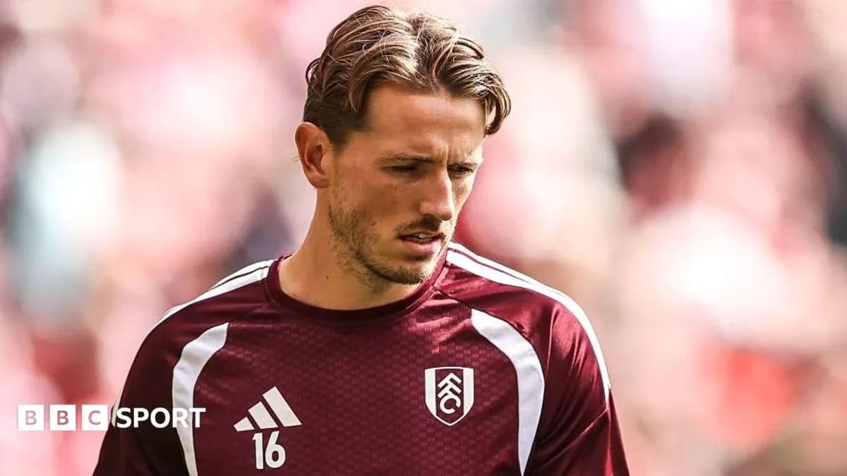 Player wearing Fulham jersey during warm-up Player wearing Fulham jersey during warm-up