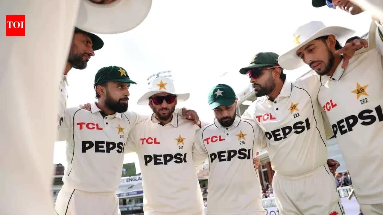 Pakistan cricket team in huddle before match Pakistan cricket team in huddle before match