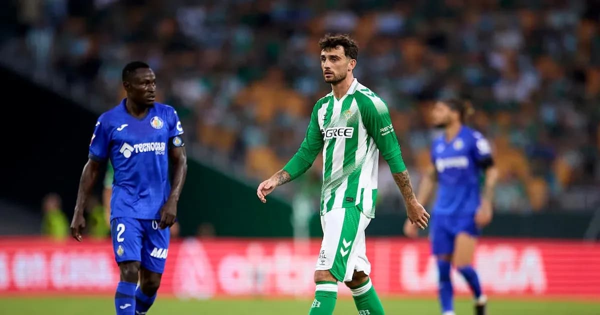 Players from Real Betis and Getafe on the field Players from Real Betis and Getafe on the field