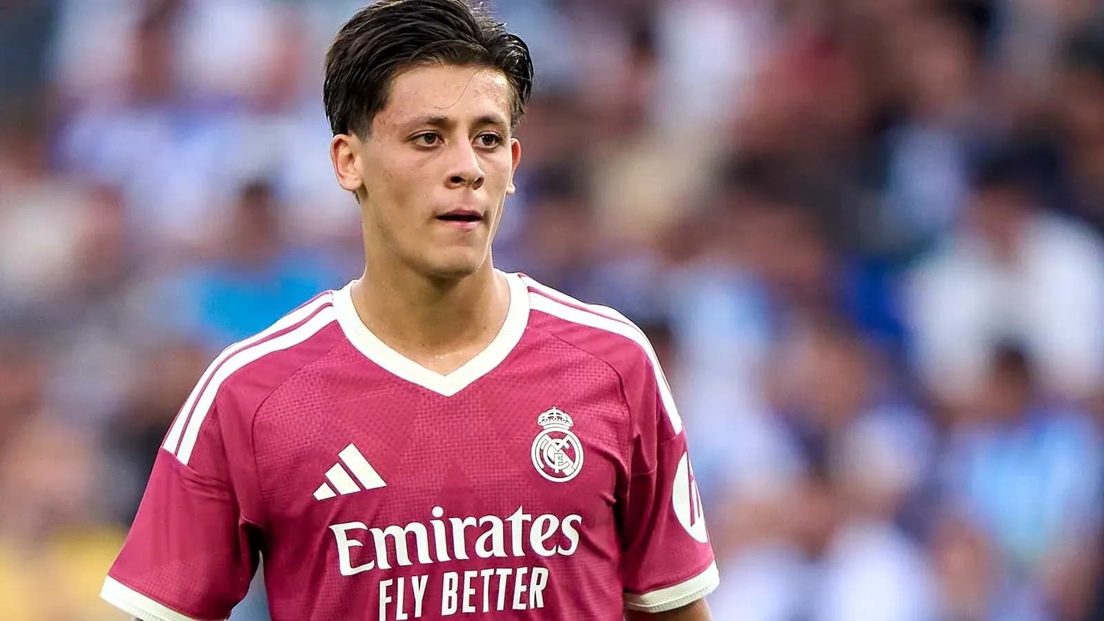 Player wearing pink Real Madrid jersey during match Player wearing pink Real Madrid jersey during match